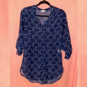 🧚🏻‍♀️3 for 20$🧚🏻‍♀️ blue arrow mesh top